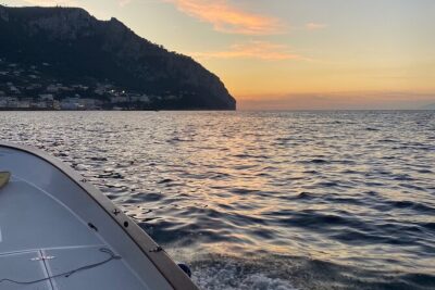 Private Tour of the Island of Capri by Boat and Visit to the Caves - Meeting point at Piazza Angelo Ferraro, 4: start on the right side of Capri