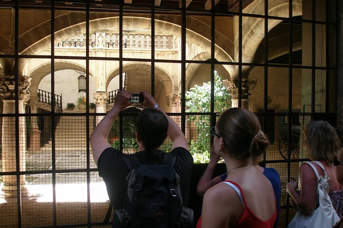 Private Tour: Palma de Mallorca Old Town - Parc de la Mar: where you get oriented and start taking better pictures