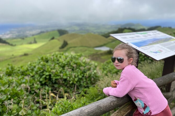 Private Tour Volcanic Lakes Sete Cidades and Lagoa do Fogo - Sea cliffs and hot water at Ponta da Ferraria: a contrast to lake views
