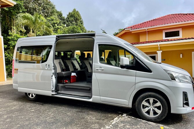 Private Transfer Tamarindo Beach to/from Liberia Airport - How much space you really get: up to 5, plus real luggage needs