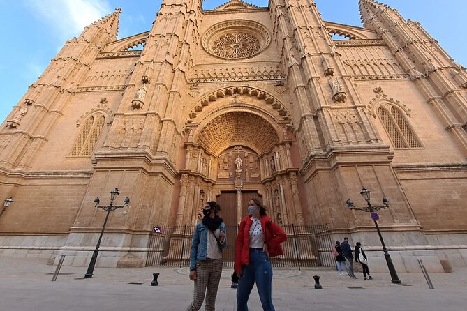 Private walking tour in Palma de Mallorca with local guides. - Santa Eulàlia and Palma’s church expressions