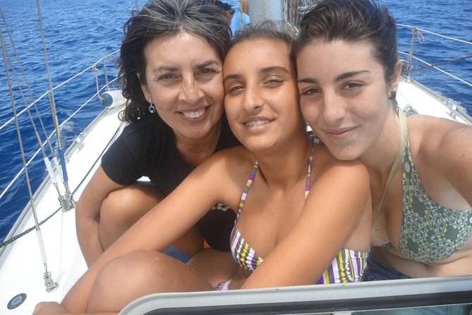 Private Yacht Excursion from Puerto Colon 3 hours - Food and drinks onboard: open bar, snacks, and homemade paella