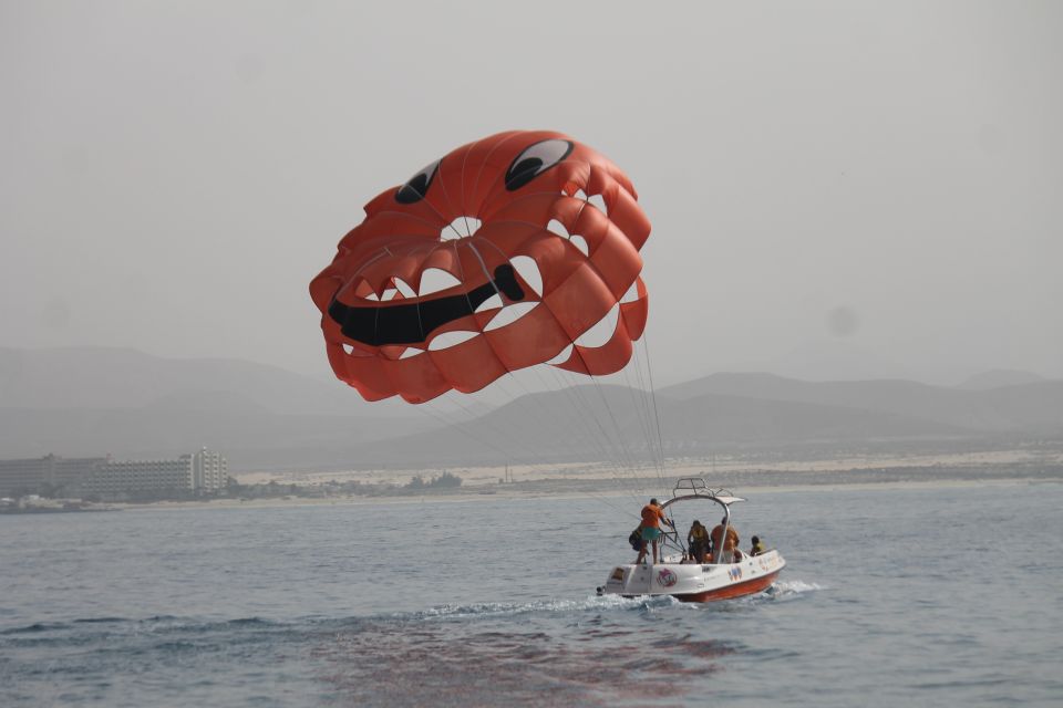 Puerto del Carmen: 10-Minute Parasailing Expereince - Boarding the Parascending Boat and Getting the Briefing