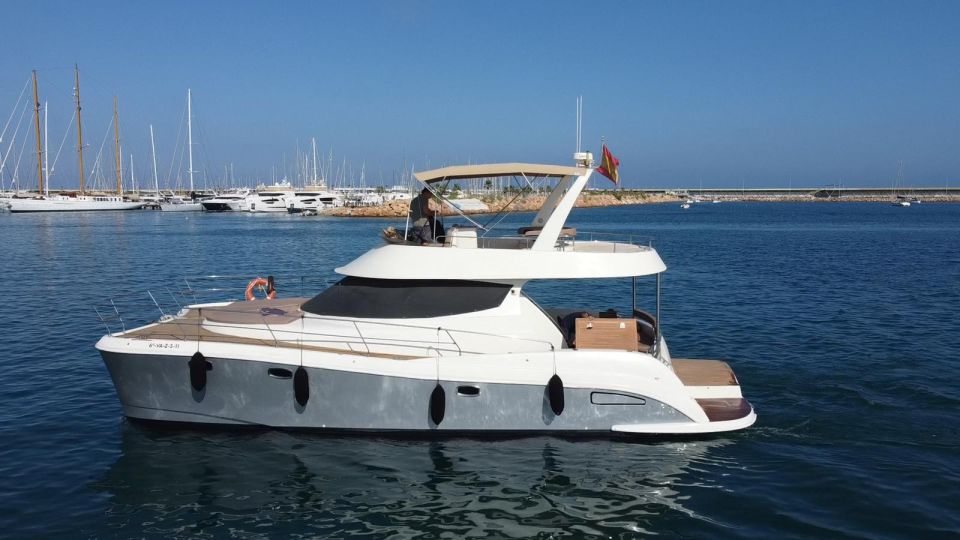 Puerto del Carmen: Catamaran Trip with Water Sports - Sailing the Lanzarote coast from Puerto Calero to Barranco del Quiquere