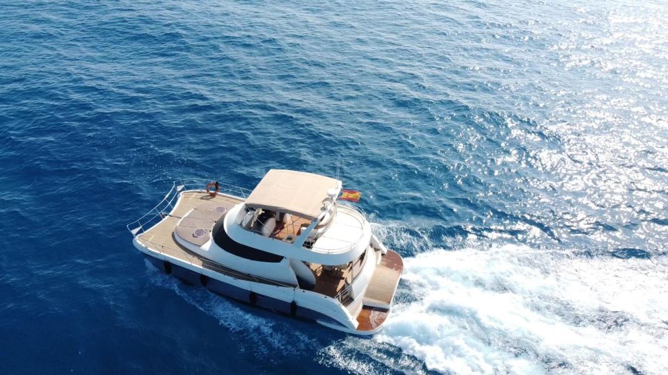 Puerto del Carmen: Catamaran Trip with Water Sports - Swimming and snorkeling in warm, clear water