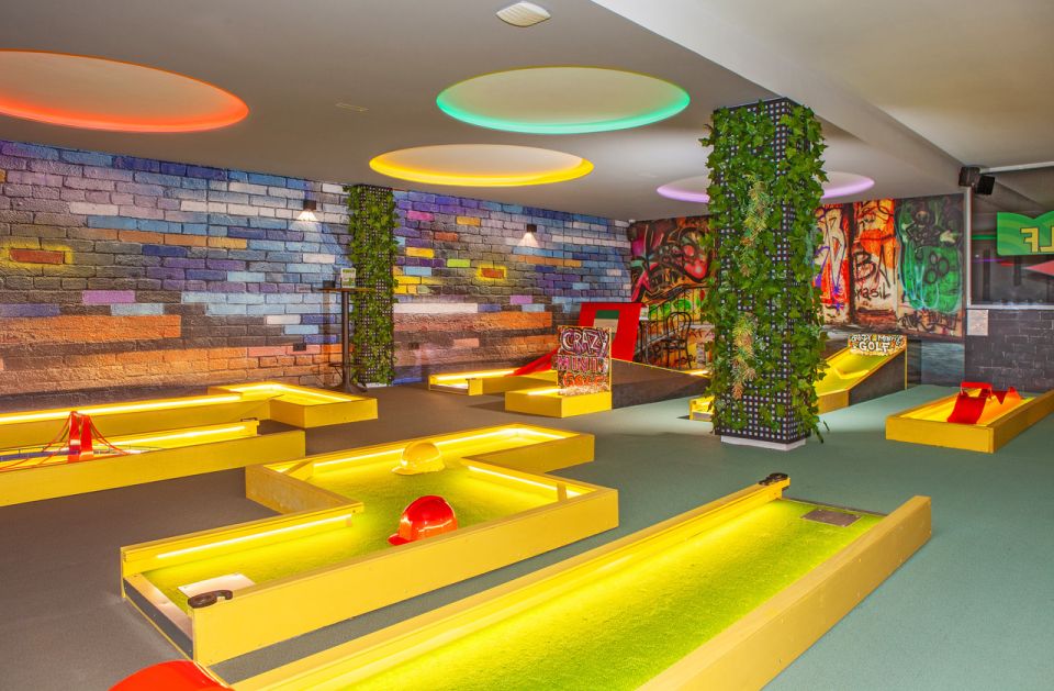 Puerto del Carmen: Indoor 18 hole Crazy Mini Golf Experience - What you get with your ticket: UV gear, scorecard, and child putter options