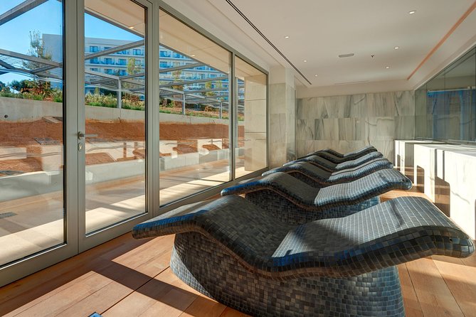 Relaxing back massage & day SPA - Towels, Lockers, and the Tea Finish That Helps You Actually Relax