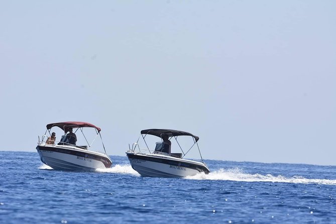 Rent a Boat in Santorini without a License - A Practical Outline of the 10-Hour Route Around the Caldera
