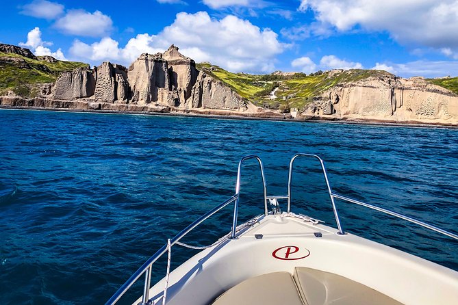 Rent a Boat in Santorini without a License - Fuel, the 200€ Deposit, and Other Costs That Catch People Off Guard