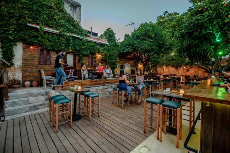 Rethymno: Old Town Walking Tour with Meal - Ottoman-style inner garden lunch under lemon trees
