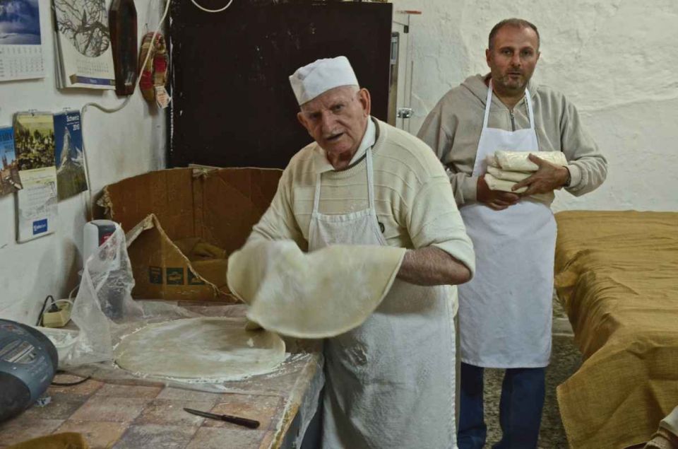Rethymno: Old Town Walking Tour with Meal - Getting oriented fast: Gerakari 4 and a 4-hour rhythm