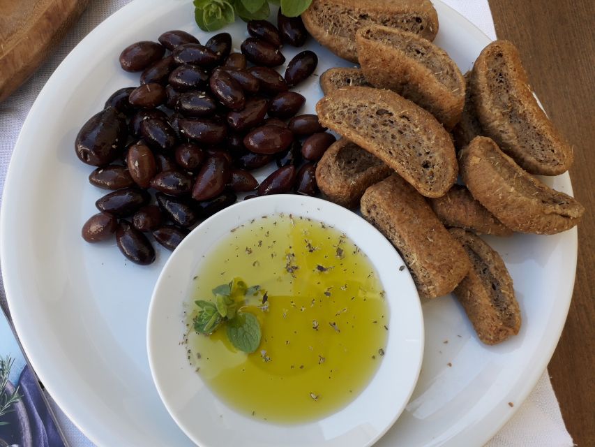 Rethymno: Olive Oil Tasting with Cretan Food Pairing - Olive Oil in a 2,000-Year Grove: The Setting That Makes It Click