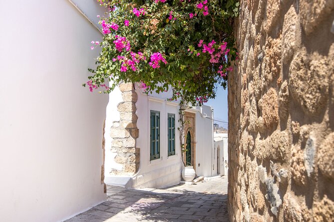 Rhodes Must-See Highlights – Private 6-Hrs Tour (Up to 11 Guests) - Stop 2: Lindos Village Time (Swim, Lunch, Shops, and the Acropolis Choice)