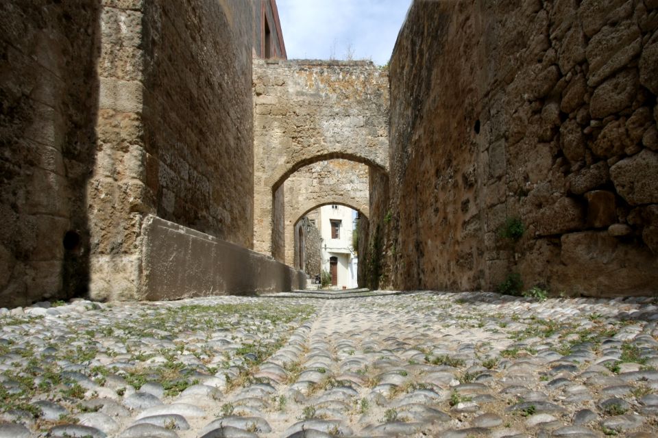 Rhodes: Palace of Grand Master Ticket & Rhodes SG audio tour - Inside the palace: where the medieval details live