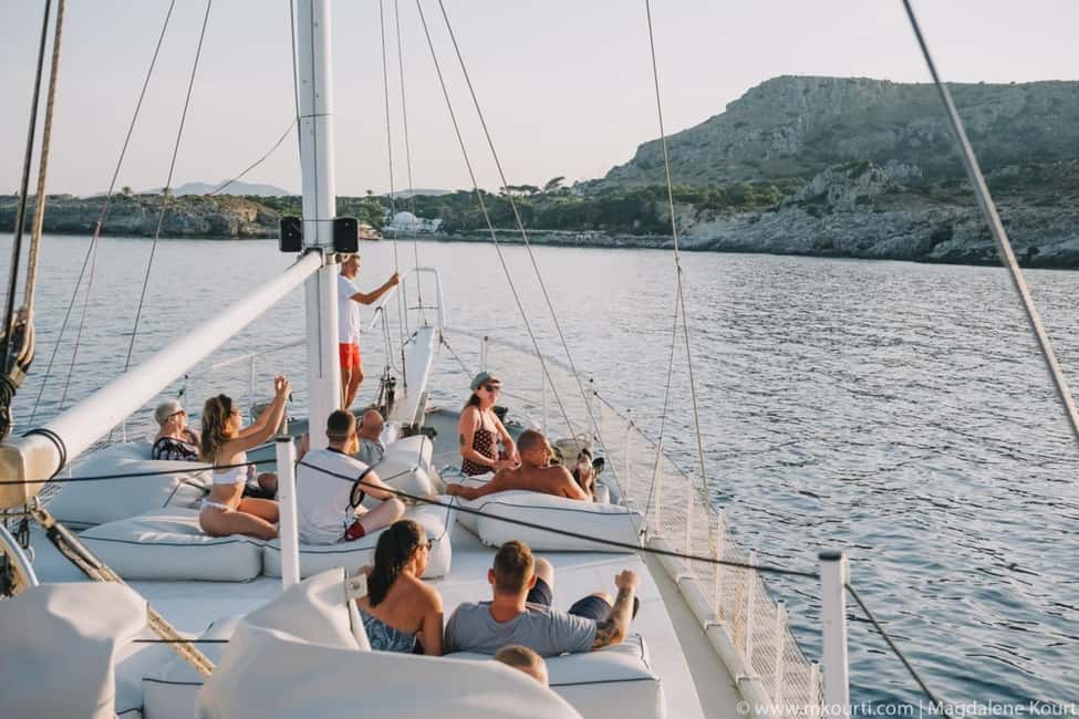 Rhodes: Sunset Cruise w/ Gourmet Buffet, Drinks & Live Music - Live music that actually gets people singing
