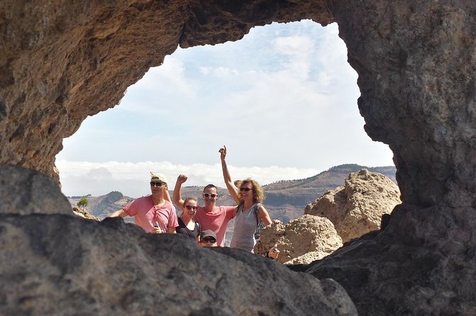 Roque Nublo: hiking on volcanoes with Sky Rebels - Your Roque Nublo day starts with Maspalomas comfort