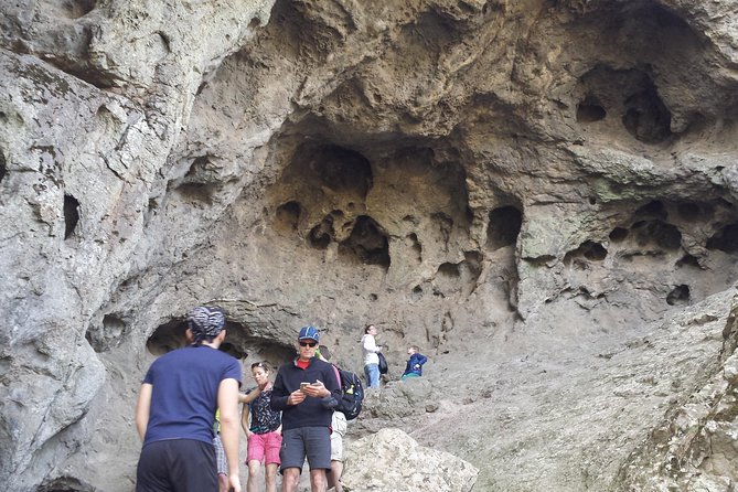 Roque Nublo: hiking on volcanoes with Sky Rebels - Picnic lunch in the middle of the action
