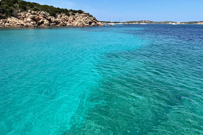 Sailing boat tour in the Maddalena Archipelago - Food and drinks on board: what you actually get