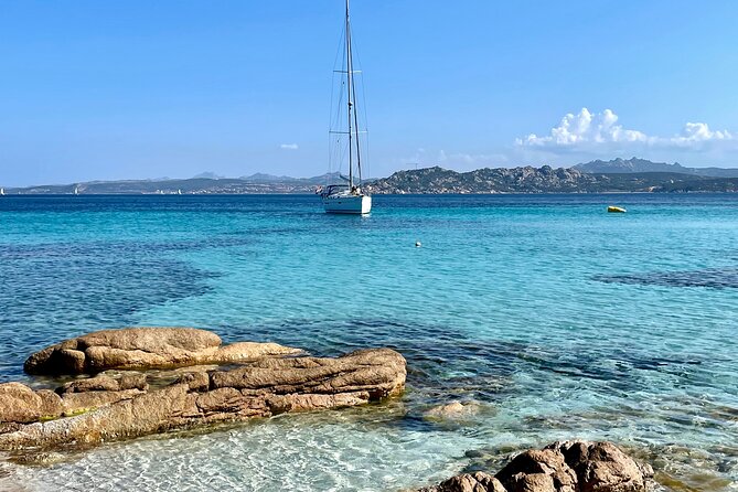 Sailing boat tour in the Maddalena Archipelago - Wind, swells, and getting through choppy water