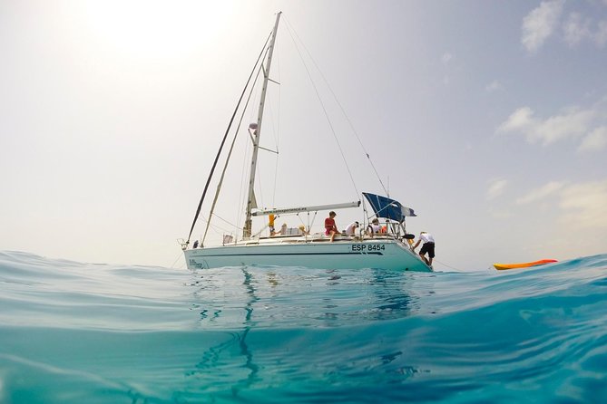 Sailing tour around the Lobos Island Natural Park / 4h - Corralejo to Lobos in a small sailboat, not a cattle boat
