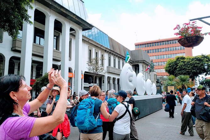 San Jose: Insider Spots, City Highlights - small groups - Parque Morazán meet-up: the quickest way to avoid stress