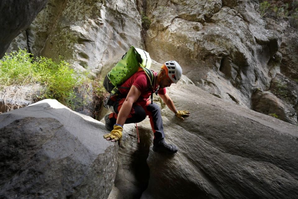 Santa Cruz de Tenerife: Vilaflor Canyoning Tour - Vilaflor dry canyoning: why this trip feels doable
