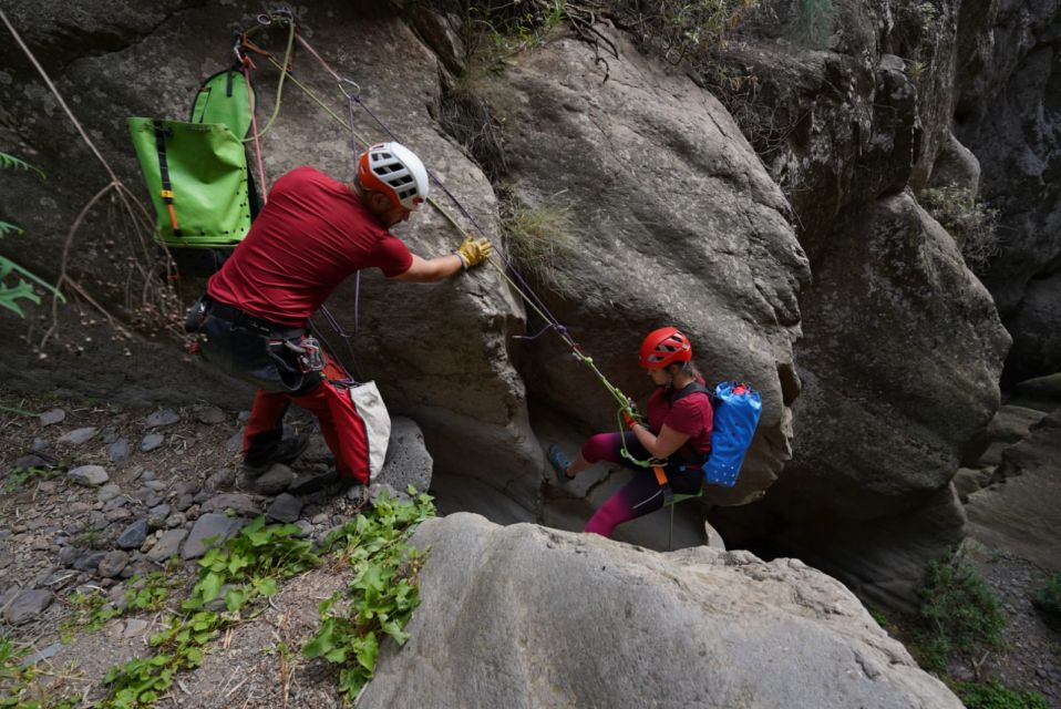 Santa Cruz de Tenerife: Vilaflor Canyoning Tour - Moving through basalt: narrow walls and changing rappel techniques