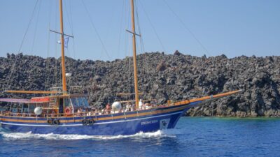 Santorini 2-Day Combo: Volcano Boat Cruise & Island Bus Tour - Volcano day: Nea Kameni crater hike and what you’re actually signing up for