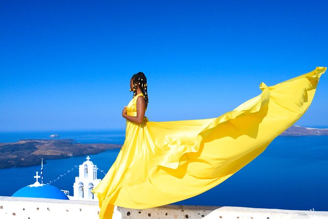 Santorini 2h Private Flying Dress Photoshoot with Transportation - The photo deliverable: 40 edited, no watermarks, plus real variety