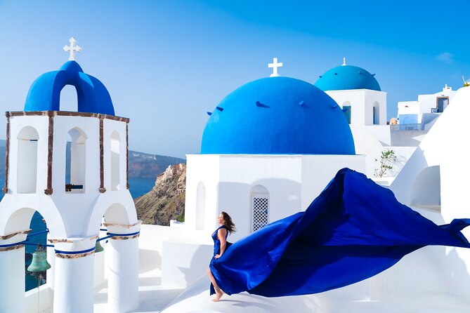 Santorini 2h Private Flying Dress Photoshoot with Transportation - Pickup and van time: how you stay comfortable between Santorini viewpoints