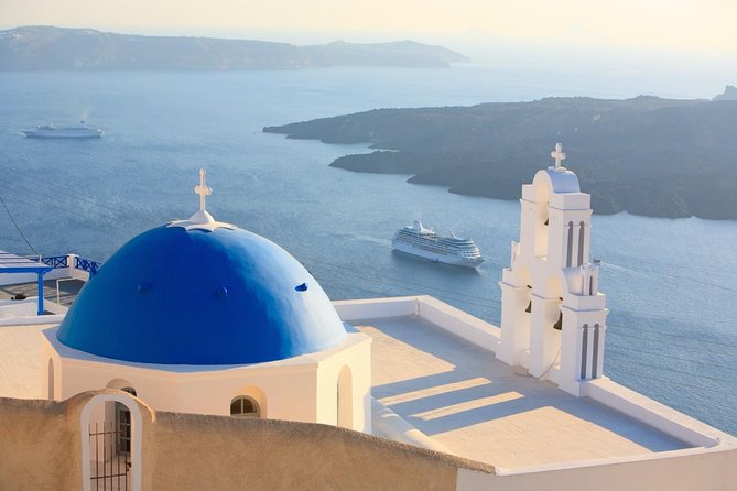 Santorini 8-Hour Private Tour with Hotel & Cruise Port Pickup - Stop 1: Oia Main Street (1 hour 30 minutes) and Why This Sets the Tone