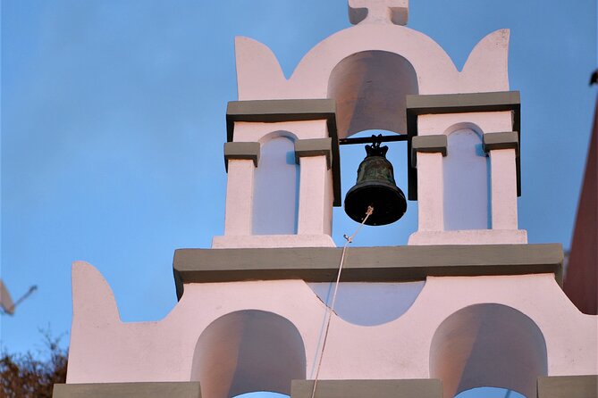 Santorini Airport Private Direct Transfer to All Destinations - Getting met right at Santorini Airport (with your name on it)