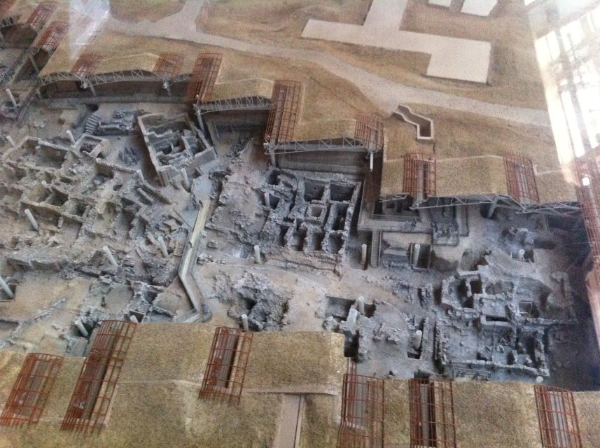 Santorini: Akrotiri Prehistoric City Guided Walking Tour - The eruption story: 16th century BC to 1967 excavations