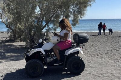 Santorini ATV Highlights Tour: Oia, Viewpoints & Volcanic Beaches - Oia: photo time in the island’s most crowded neighborhood