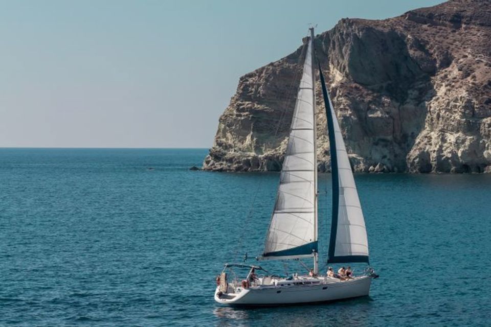 Santorini Caldera: Morning Sailing Cruise with Meal - First impressions: a calm 10:00 AM start with real time on the water