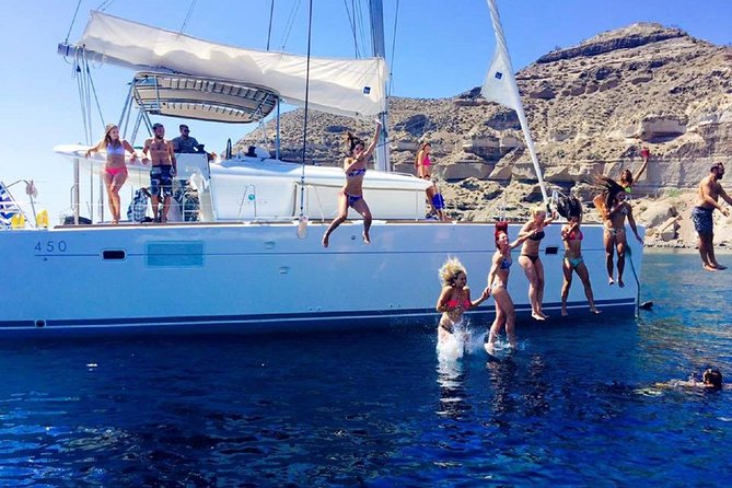 Santorini Catamaran Cruise with Fresh Meal and Open Bar - Lunch or dinner onboard: what you’ll eat and why it’s better than expected