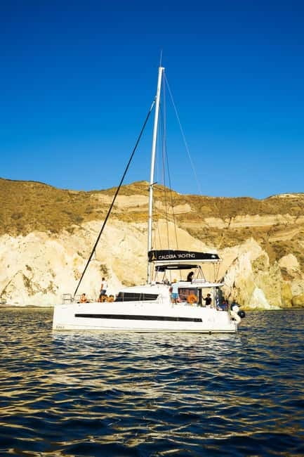 Santorini: Catamaran Cruise with Fresh Meal & Open Bar - The open bar: how to use it without losing the day