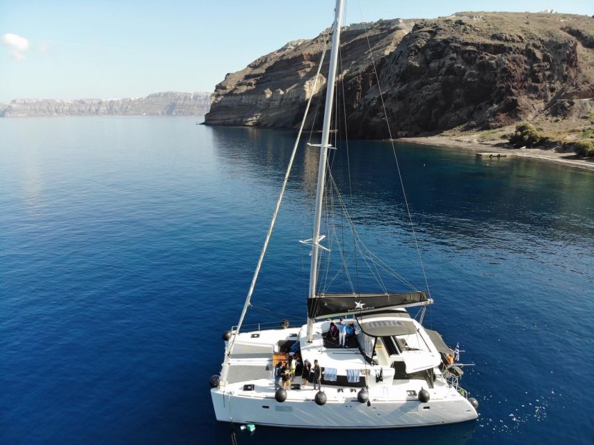 Santorini: Catamaran Cruise with Meal & Open Bar - Volcano Area Views: Passing Key Landmarks Without Making It a Full Tour
