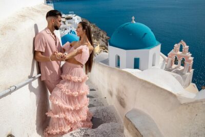 Santorini couple photoshoot with 50 edited photos! - Stop 1: The blue-domed scenic spot (what makes it work)