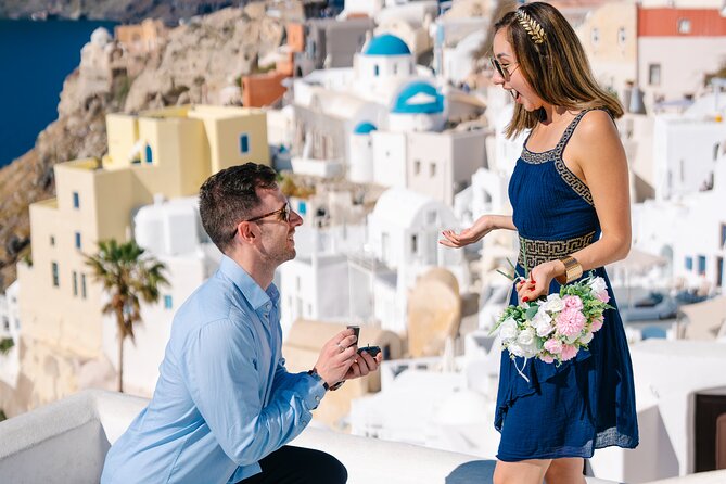 Santorini: Customized Private Photoshoot Walk in Oia - A private Oia photo walk that actually feels calm