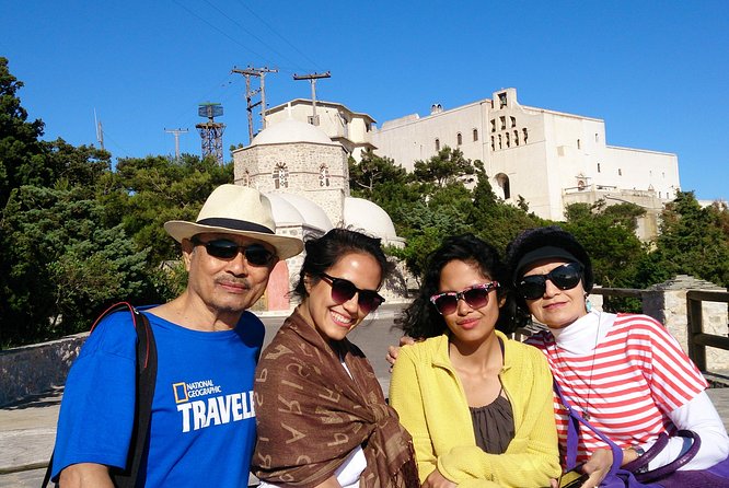 Santorini Customized Tours - Oia in One Hour: Blue Domes, Hidden Photo Spots, and Sunset Energy