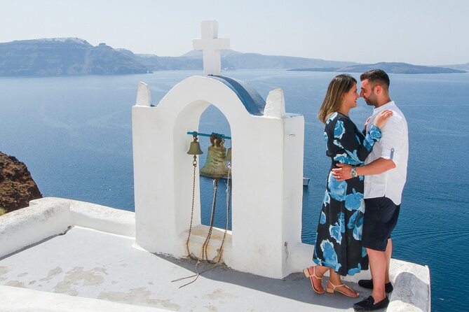 Santorini: Half-Day Island Sightseeing Tour - Oia’s whitewashed maze: where your eyes learn Santorini