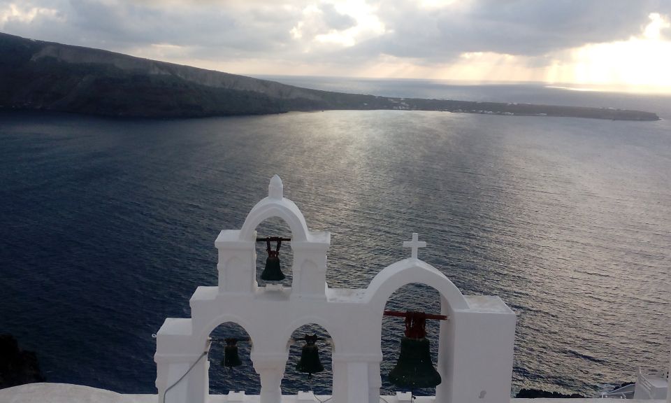 Santorini: Half-Day Sightseeing Tour with Hotel Pickup - The Guide-Driver Team Effect: Smooth Timing Beats Chaos