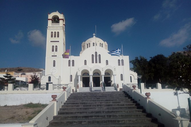 Santorini Highlights and Venetian Castles Small-Group Day Tour - Artemis Karamolegos Winery in an Old Canava: The Wine Part You’ll Actually Remember