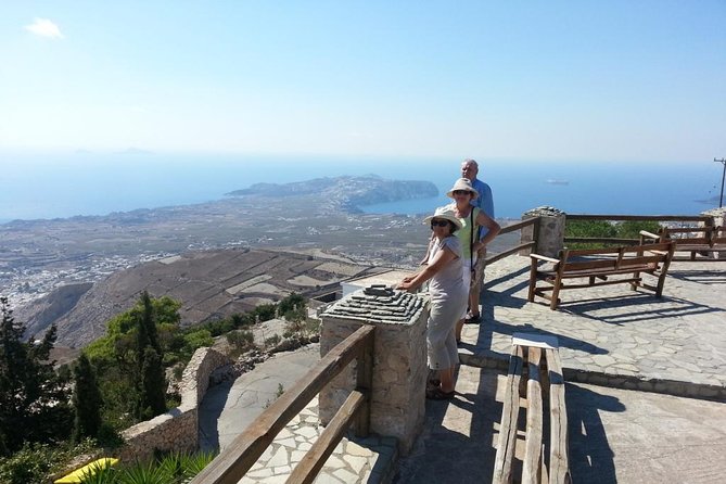 Santorini Island Private Custom Tour in Half or Full Day - Stop 2: Sunset in Oia with time built for photos