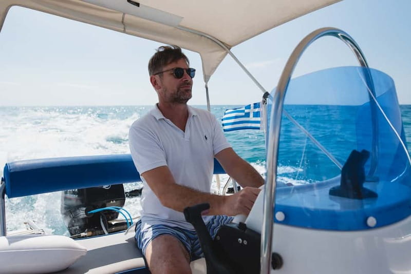 Santorini: License-Free Boat Rental with Ice, Water, & Fruit - Price and value: $282 for up to 5 people makes sense if you’ll use the freedom