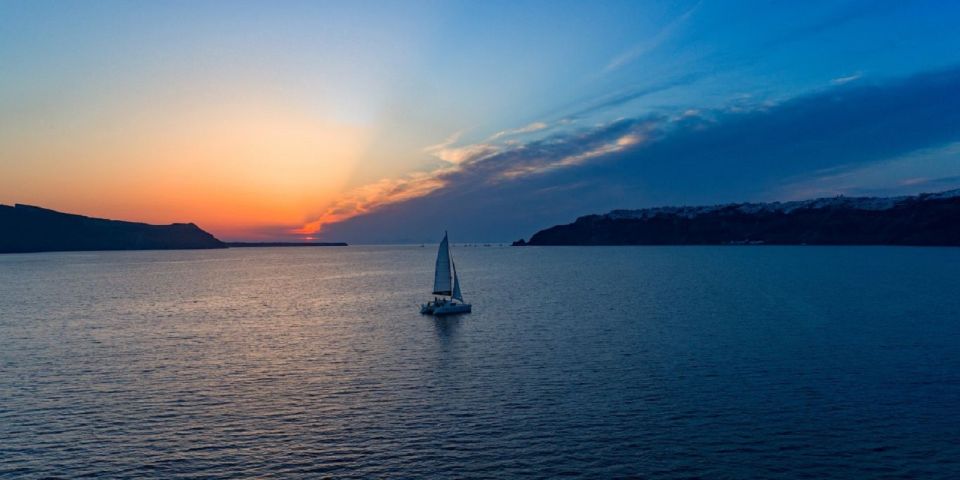 Santorini: Luxury Sunset Cruise with Dinner & Open Bar - The sunset portion: why the last stretch is the payoff