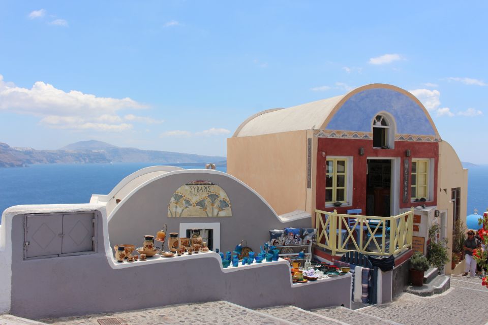 Santorini: Mesa Gonia, Pyrgos and Oia Tour - Guide Language Reality: English vs German in Real Life
