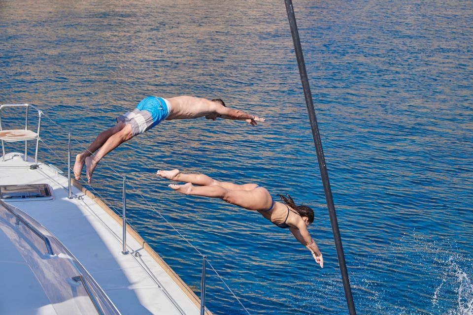 Santorini: Platinum Catamaran Cruise w/ BBQ Meal & Open Bar - Palea Kameni Hot Springs: Therapeutic Water With a Practical Tip