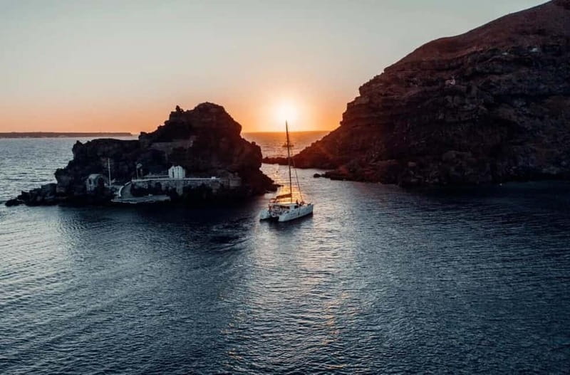 Santorini: Private Catamaran Cruise with BBQ Meal and Drinks - Boarding at Ammoudi Bay: The Caldera starts right away